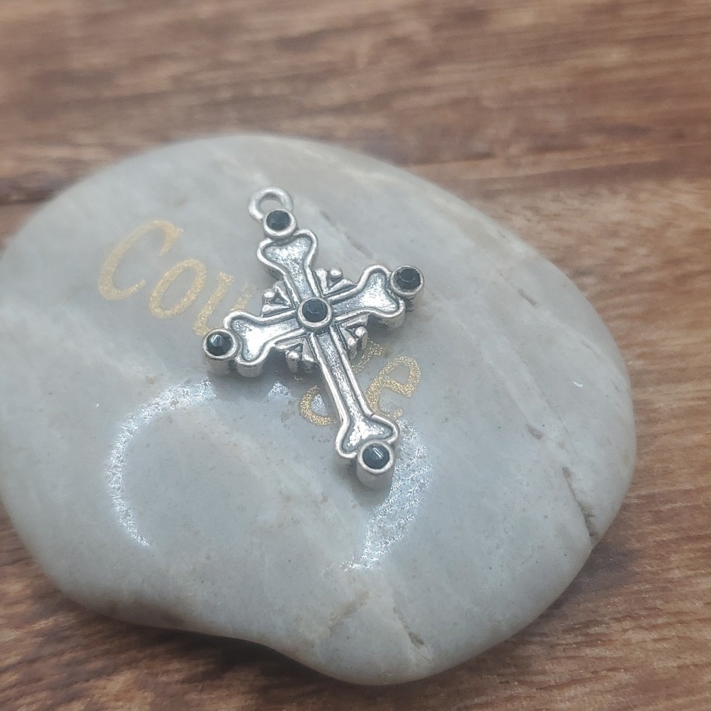 Sterling Victorian cathedral cross‎ pendant
